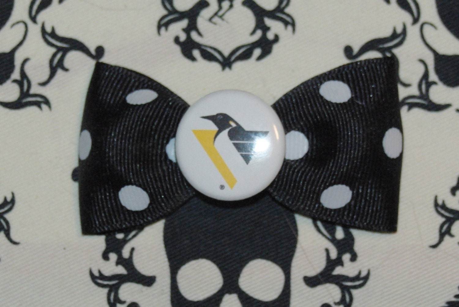 vintage logo PITTSBURGH PENGUINS polka dot hair bow