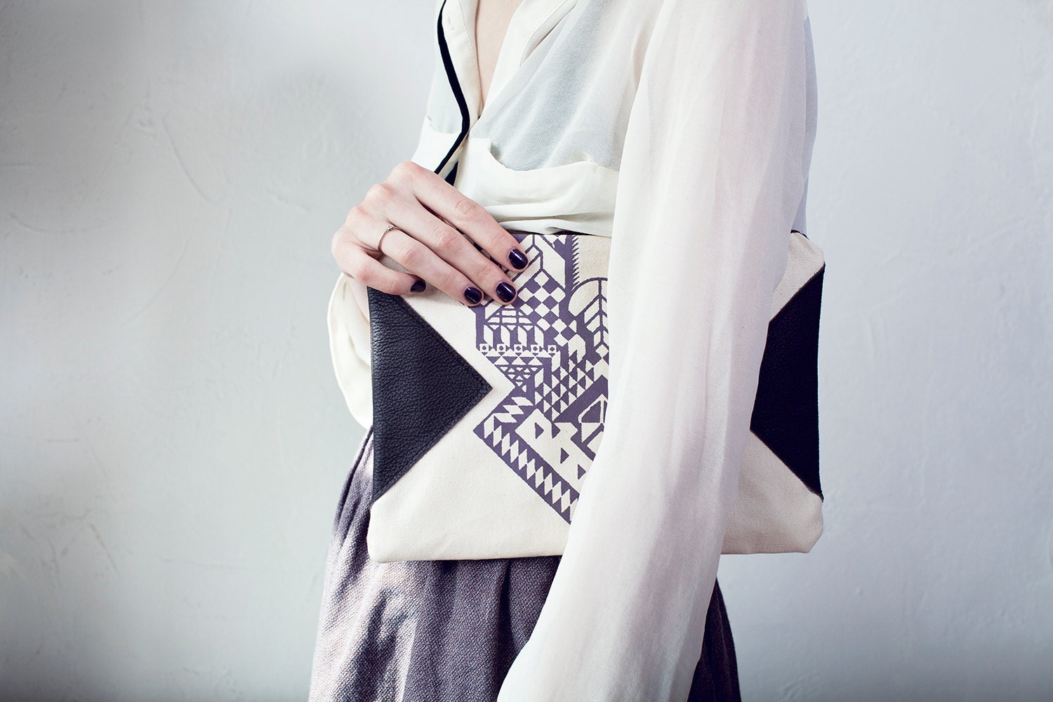 Geometrical Illusion Printed  Leather Pouch  Lavender No. ZP-202
