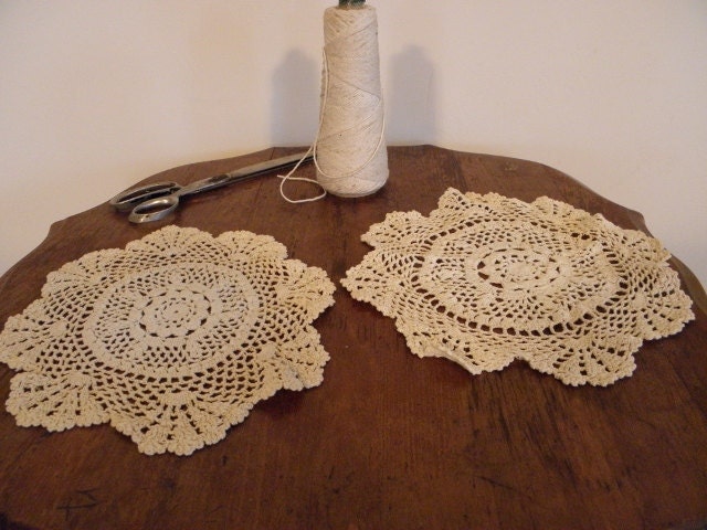 Vintage Cream Estate Sale Doilies Set
