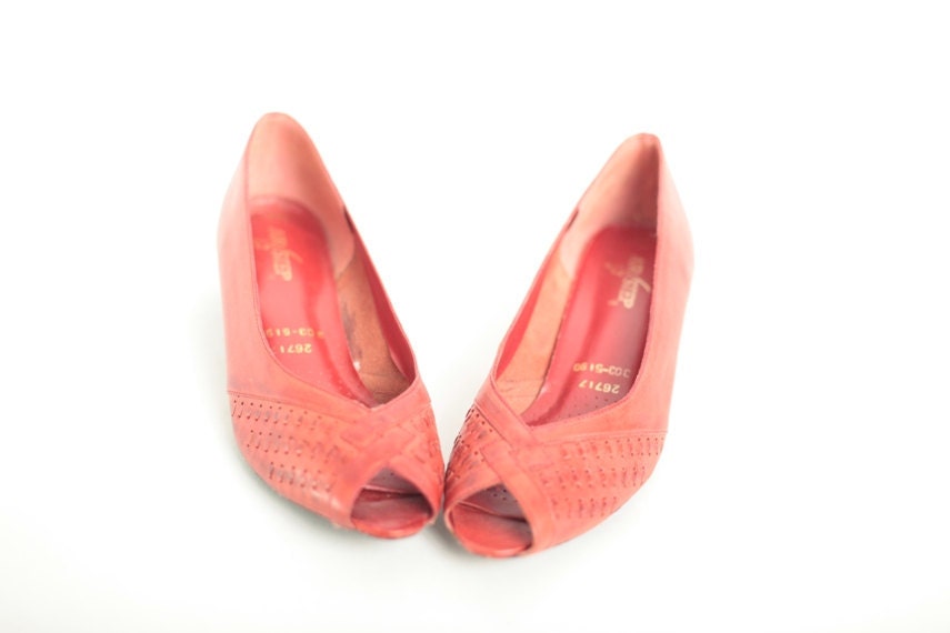 Red Woven Peeptoe Wedge Kitten Heel // Red Vintage Shoes // Woven Flats - 8 M