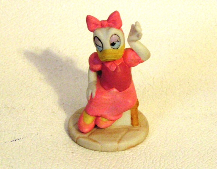 daisy duck figures