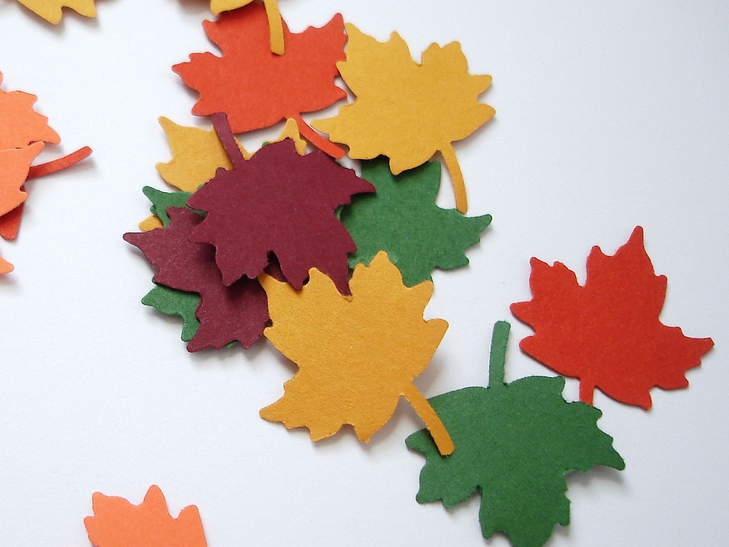 100 Fall Maple Leaf die cuts punch confetti embellishments - No708