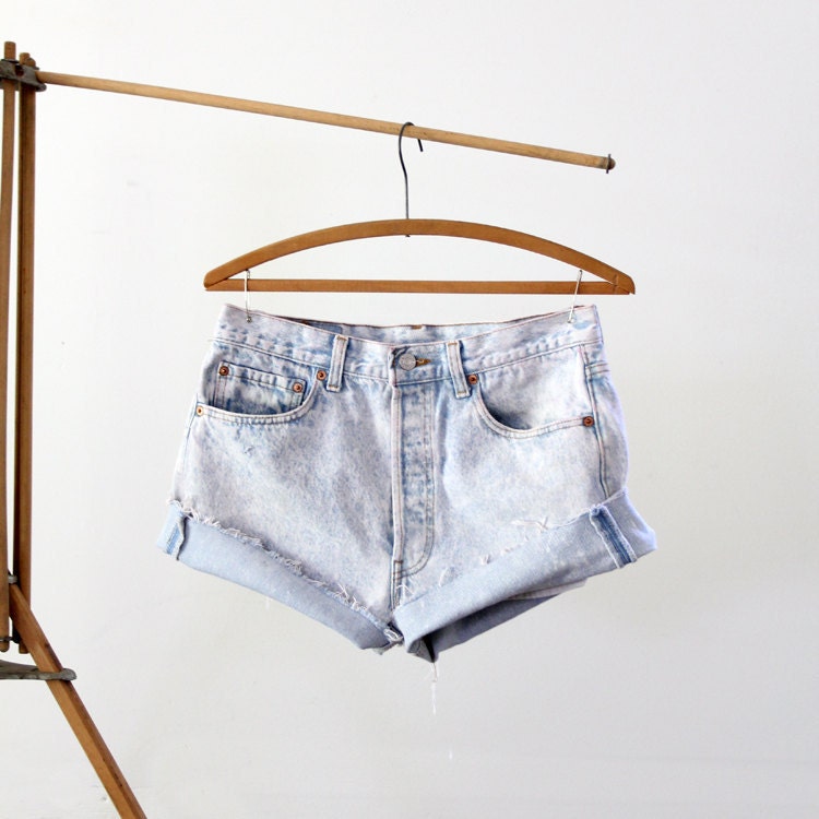 80s Acid Wash Jean Shorts / vintage Levis Cut Offs / W 32