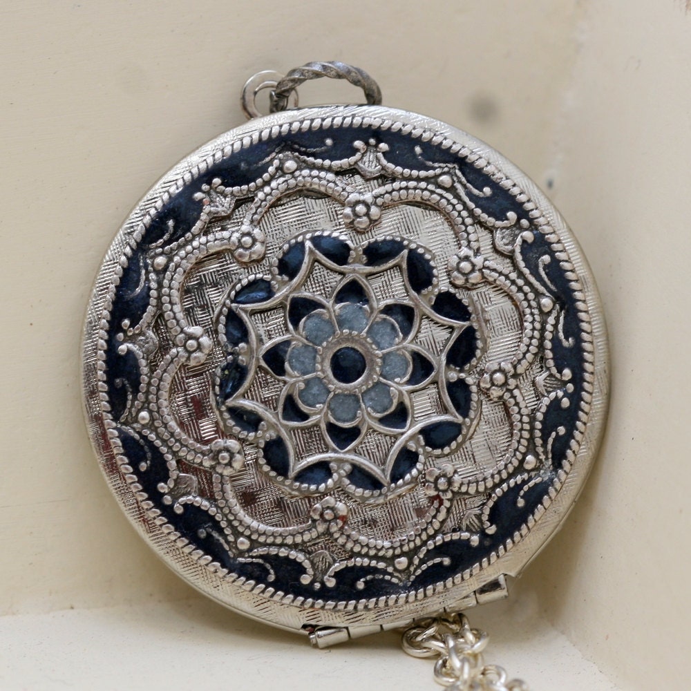 Locket, Silver Locket,Blue Locket,filigree locket necklace,photo locket , vintage filigree locket,Wedding Necklace,Valentines Day
