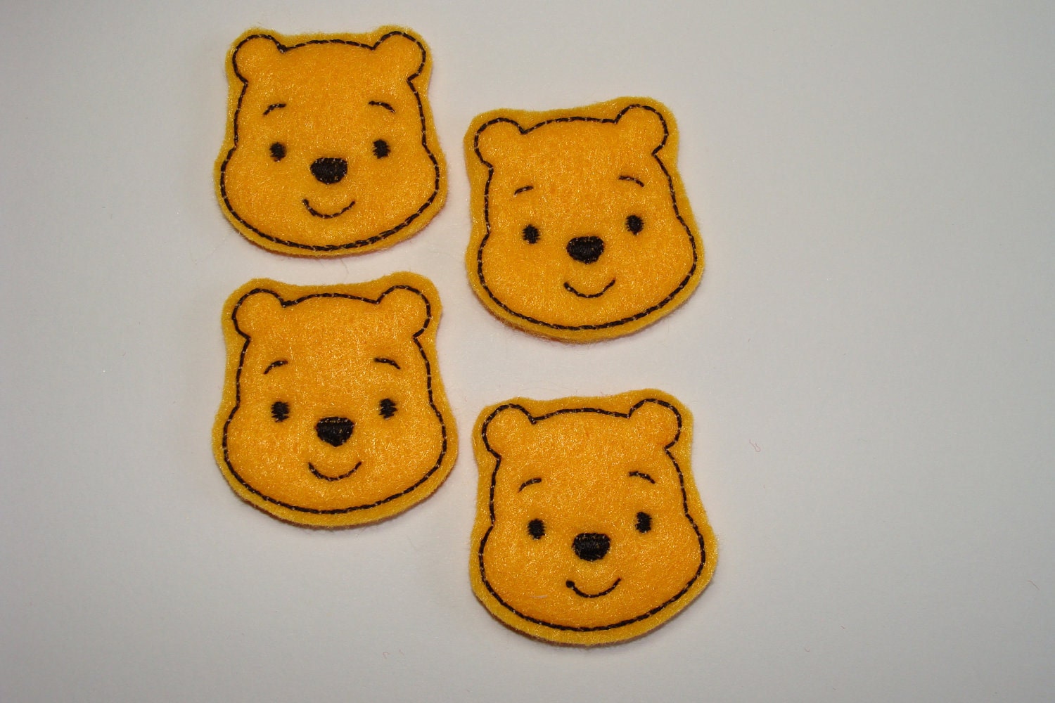 HONEY EATING BEAR Machine Embroidered Embellishments / Appliques