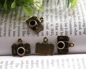 8pcs 0.55x0.55 inches antique brass camera charm pendant jewelry accessories PB115