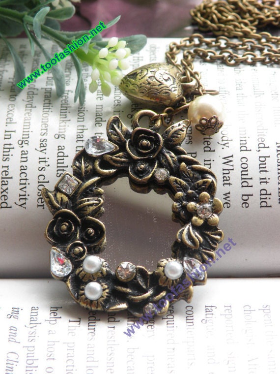 Pretty retro copper white crystals flowers Mirror with hear necklace pendant jewelry vintage style