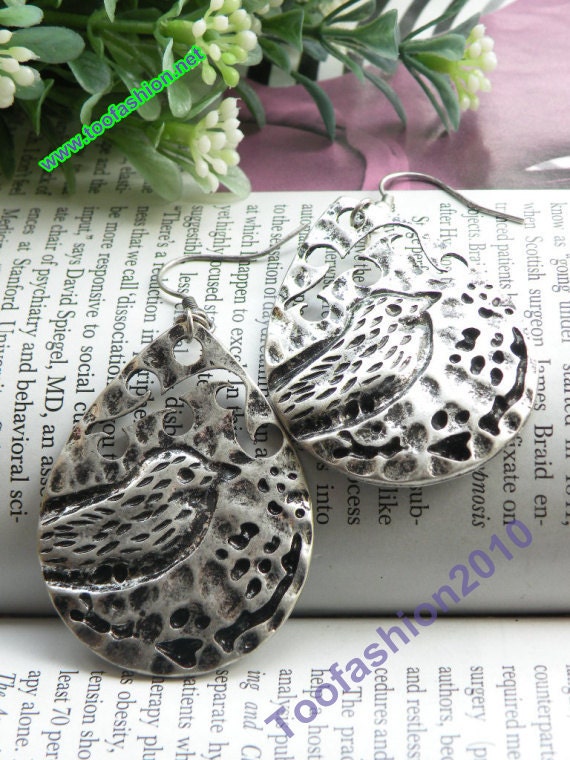 Pretty retro silver drop shape with dove bird pattern earrings pendant vintage style