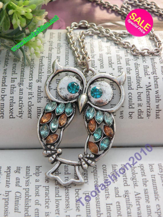 Pretty retro silver owl with blue eyes necklace pendant jewelry vintage style