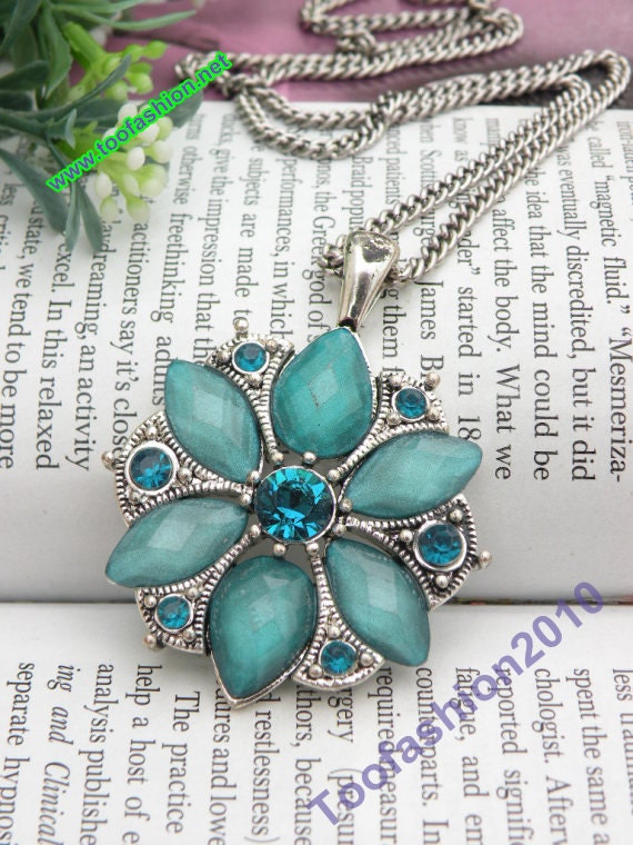 Pretty retro silver blue crystals sun flower necklace pendant vintage style