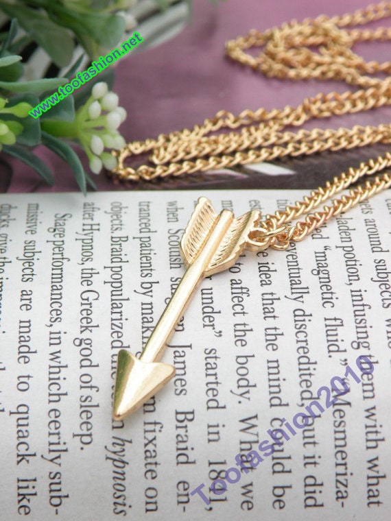SALE - Pretty retro gold arrow pendant necklace vintage style