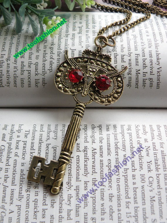 Pretty retro copper red eyes owl head key necklace pendant vintage style