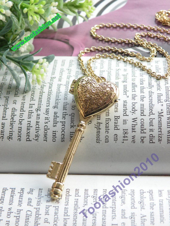 Pretty retro gold heart key locket pendant necklace vintage style