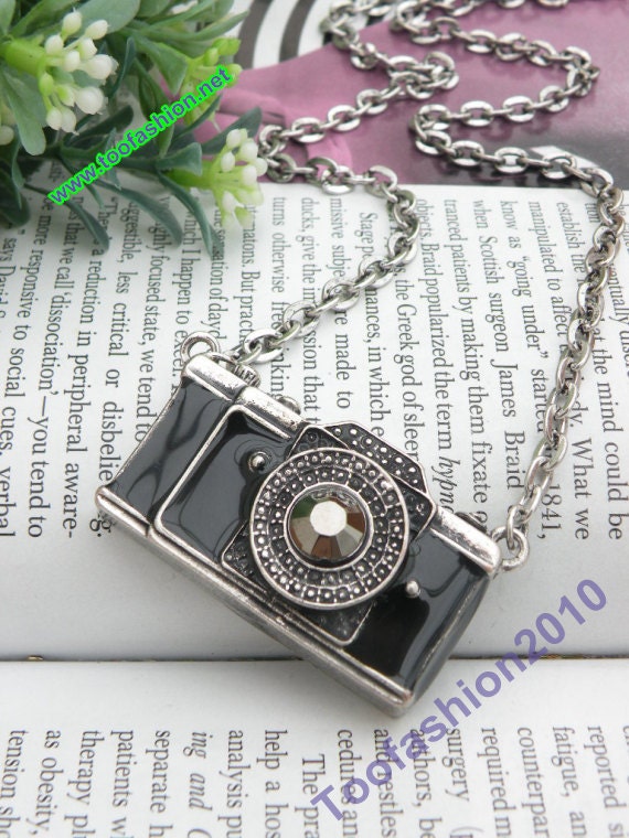 Pretty retro silver 3d camera with black glaze necklace pendant jewelry vintage style