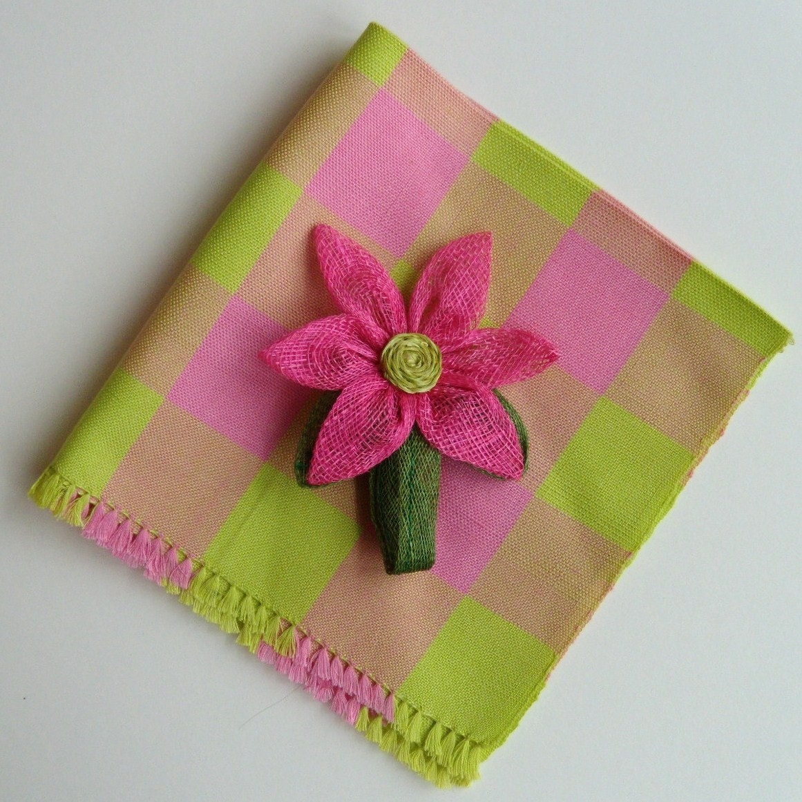 Vintage Napkins and Napkin Rings Pink and Green Flowers