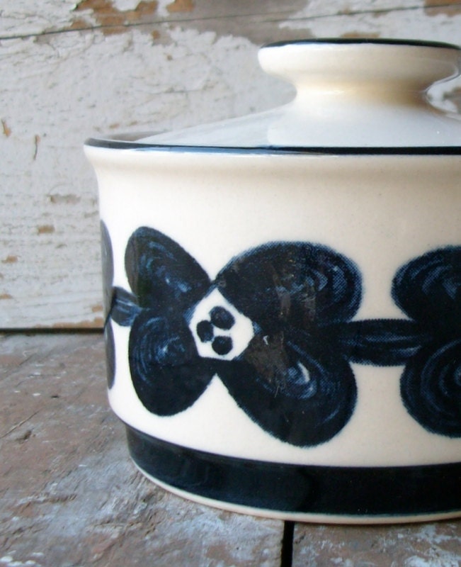 Vintage Lidded Stoneware Dish Sugar Bowl