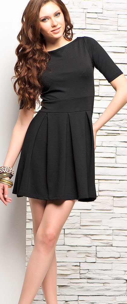 Classic black dress with sleeves to the elbows, the folds at the waist. skirt to the knee. all sizes