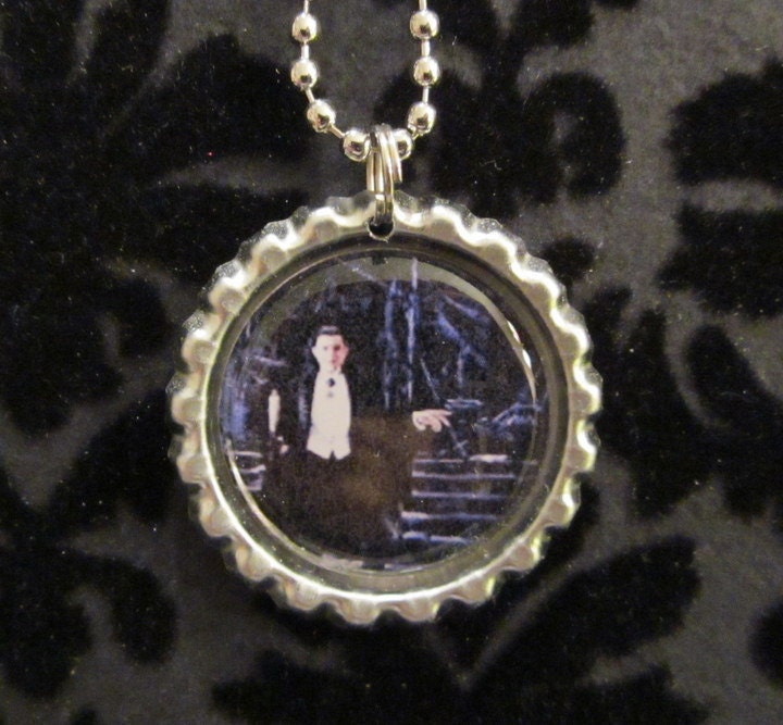 Bela Lugosi Dracula Bottle Cap Necklace or Keychain (Dracula 102)