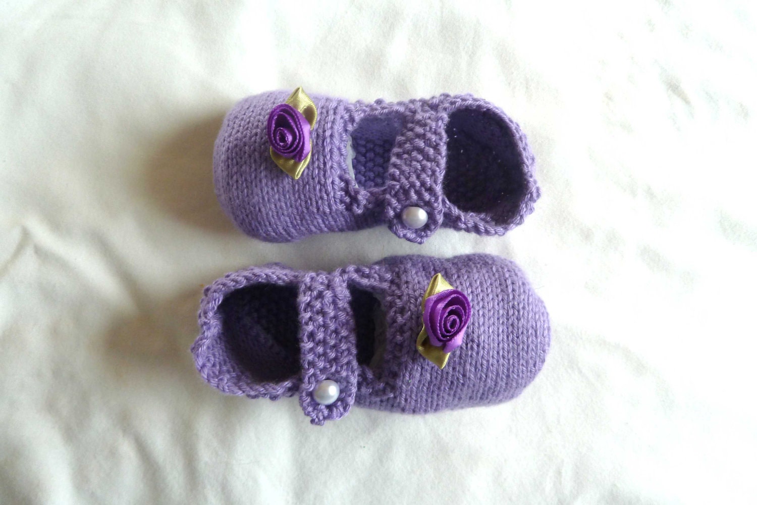 Mary Jane Purple / Lilac Baby Shoes with purple ribbon flower embelishment, hand knitted by scunjeebabe