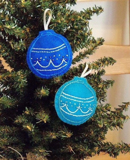 Classic Bulb Felt Ornament Hand Embroidered Beaded Ball Holiday Christmas Tree Trimming Decor
