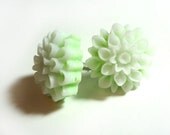 Light Green Chrsanthemum Post Earrings - Glamour365