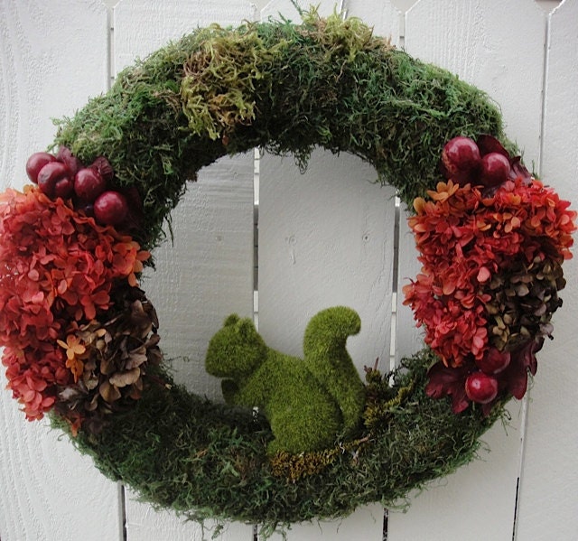 Moss Squirrel Wreath For Your Fall and Autumn Decor