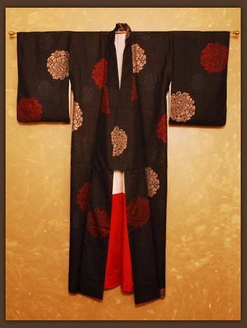 Vintage Kimono 100%silk so beautiful