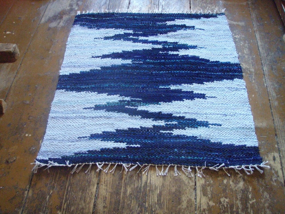 Hand woven rag rug - 2.7' x 2.9' ,,Dark blue, light blue, zigzag''