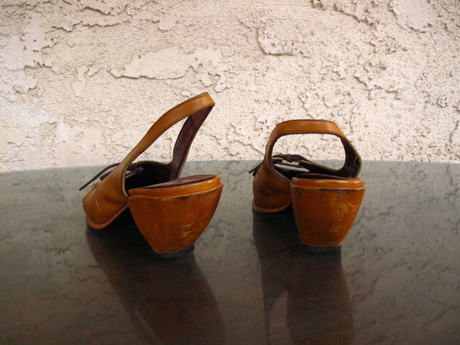 UNIQUE vintage MuSTaRD & GoLD TRIANGLE shoes 5.5 / 6