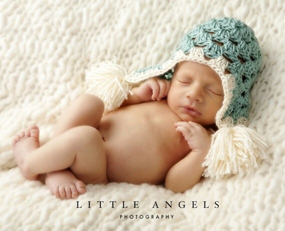 Clusters Ear Flap Hat Crochet Pattern with Large Pom Poms (440)