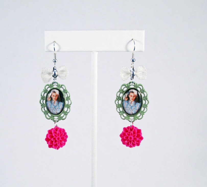 Heathers Cameo Earrings with Hot Pink Mums