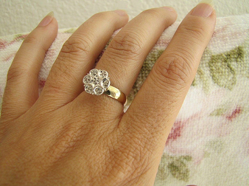Vintage10K geniune Gold Flower Ring with real diamonds accent (size 9)