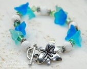 Swaroski Crystal With Coordinating Blue Flower Beads Bracelet (B101)