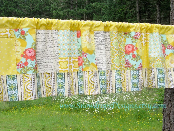 Dot to Dot Nursery Valance