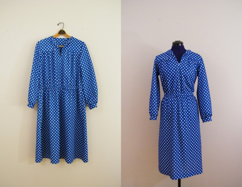 Vintage 1960s Dress with Geometric Shapes / Blue and White / Long Sleeves