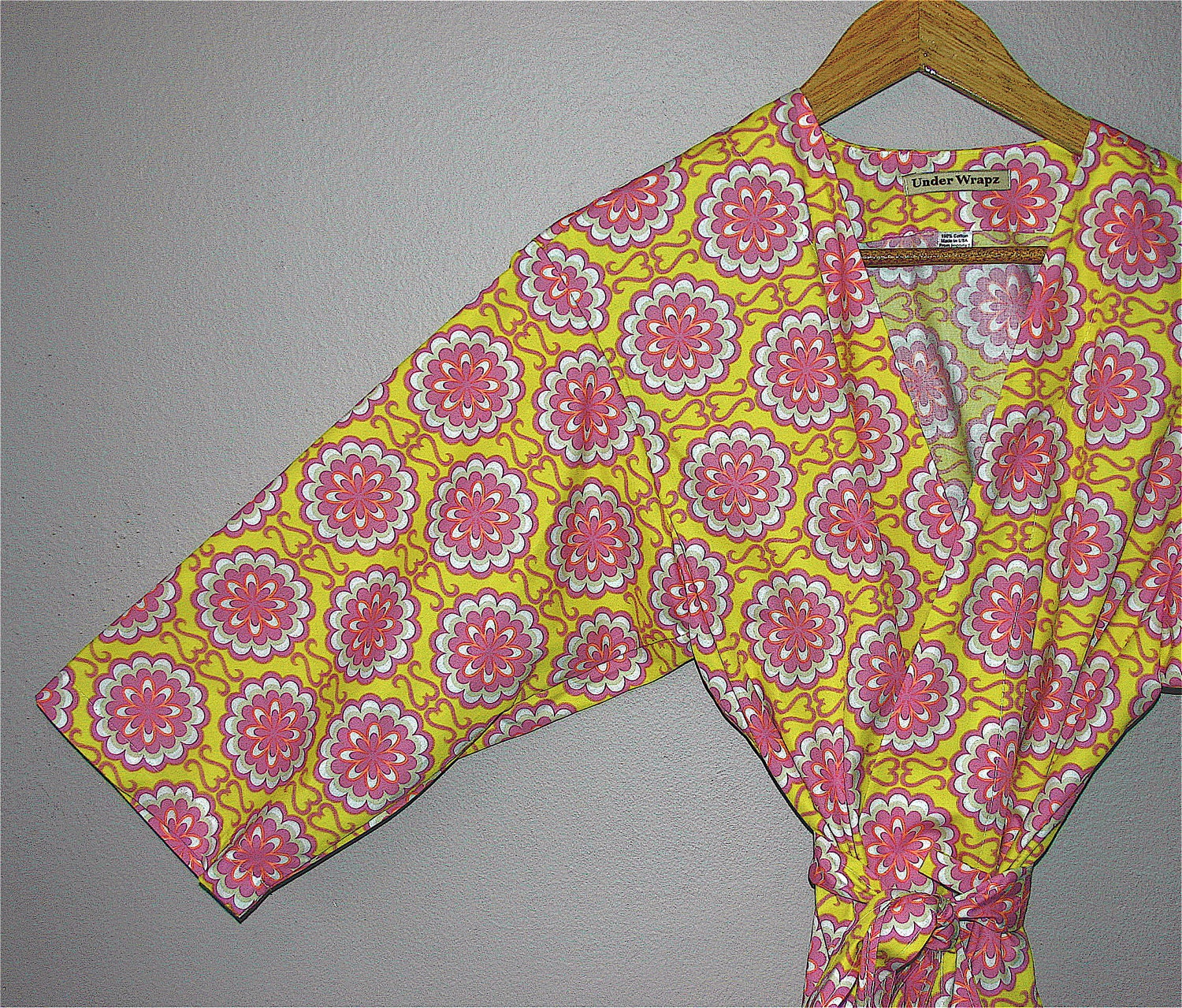 Womens Kimono Robe. Dressing Gown. Wrap. Bathrobe.  Bridesmaid Robe.  Knee Length. Fancy Buttons.