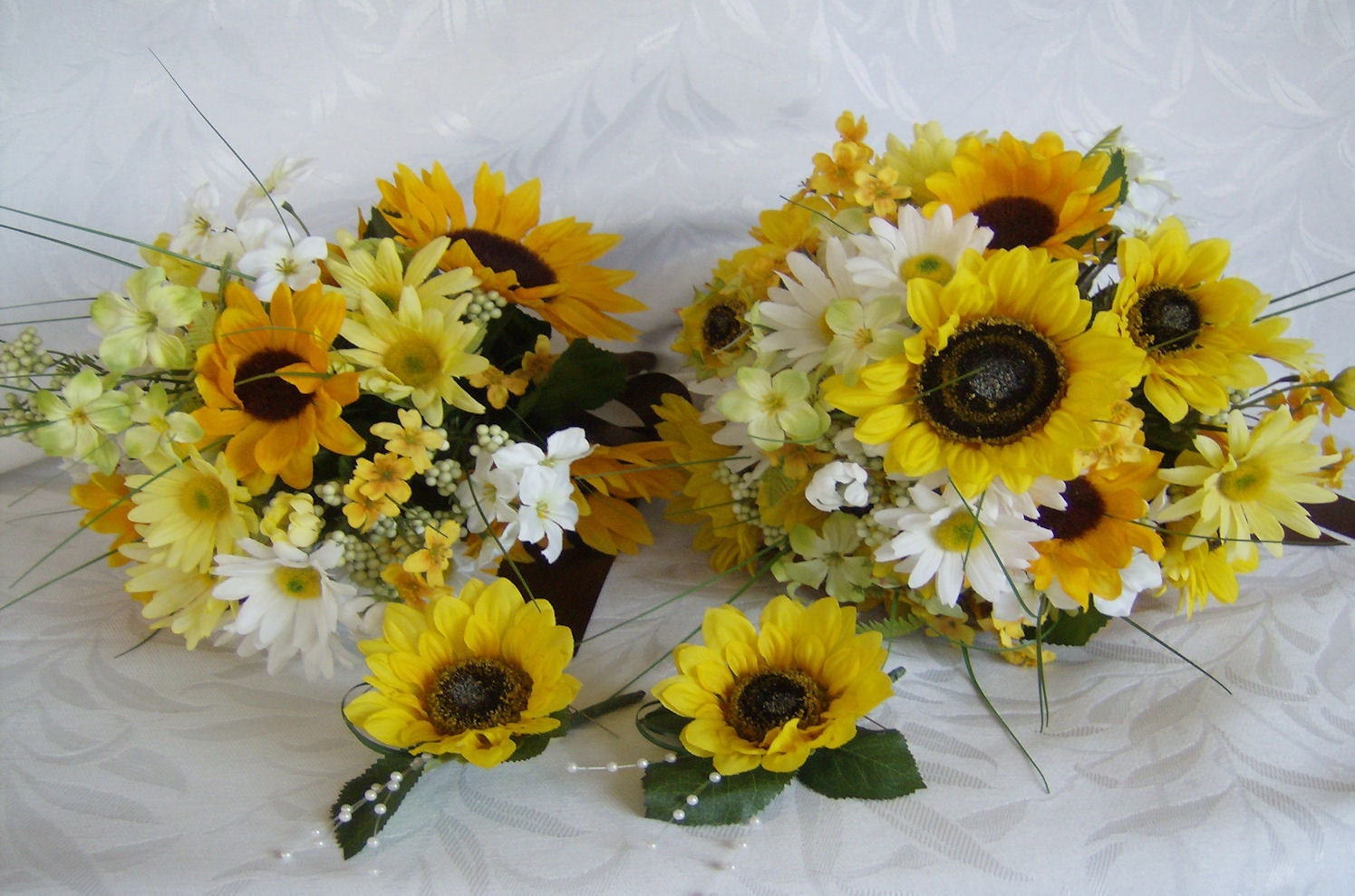 Sunflower and daisy bridal bouquets wedding bouquets and boutonnieres