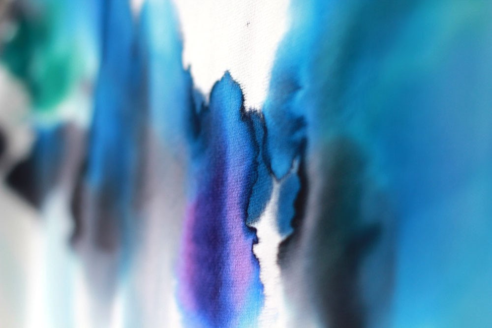Silk Tee Inkblot Blue Feather Sample