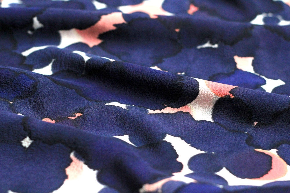 Silk Tee Scatter Dot in Coral & Raven Blue