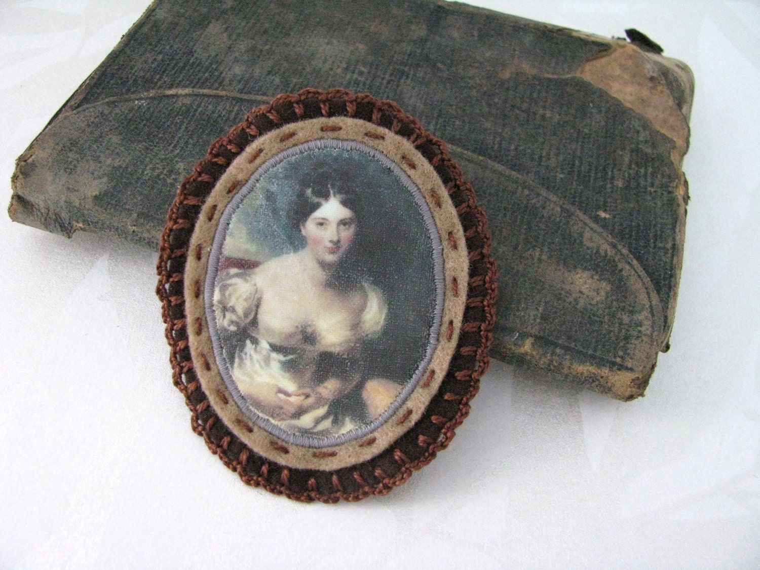 cameo brooch - brooch with portrait - cameo style - lovely lady - brown - pin broach