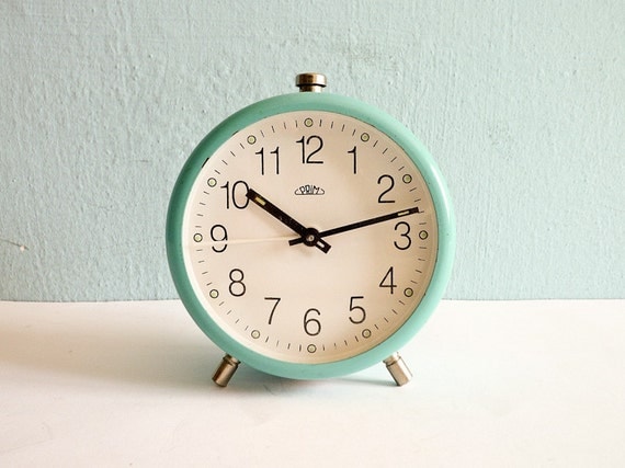 Vintage turquoise mechanical alarm clock working