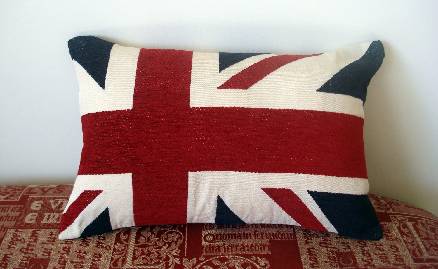 Lumbar pillow Union jack london red white blue chenille cover memorabilia flag cushion cover 10 x 16 inch olympics 2012 queeens jubilee