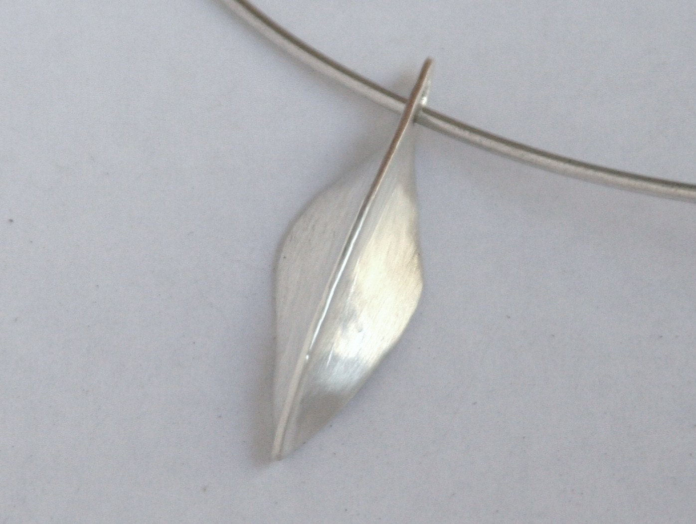Modern leaf pendant