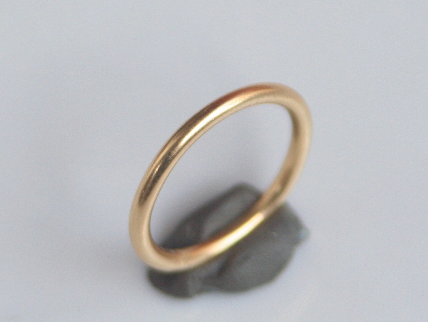 Classic 18k yellow gold wedding band