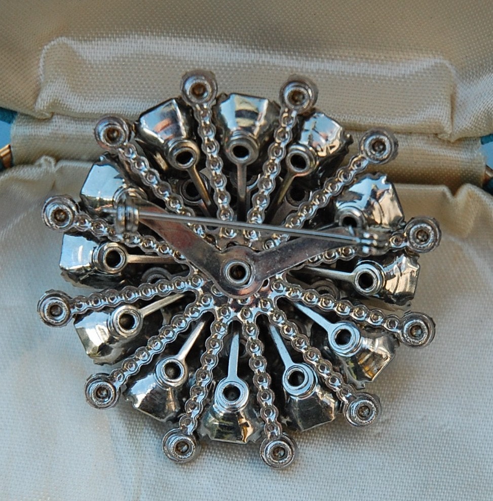 Vintage green domed rhinestone brooch VJSE