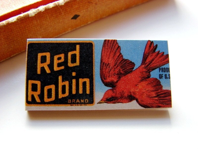 Little Wood Pin Brooch- Red Robin Brand- Decoupage Collage Retro Vintage Fruit Produce Label Bird
