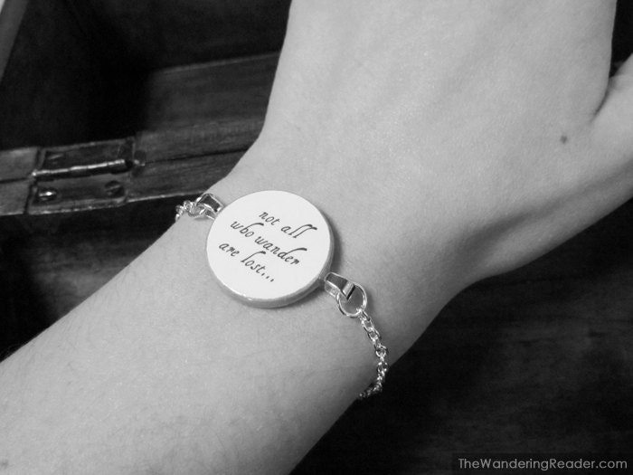 Inspirational "To thine own self be true" Shakespeare Bracelet with Hamlet Quote - Inspiring Quotation Jewelry