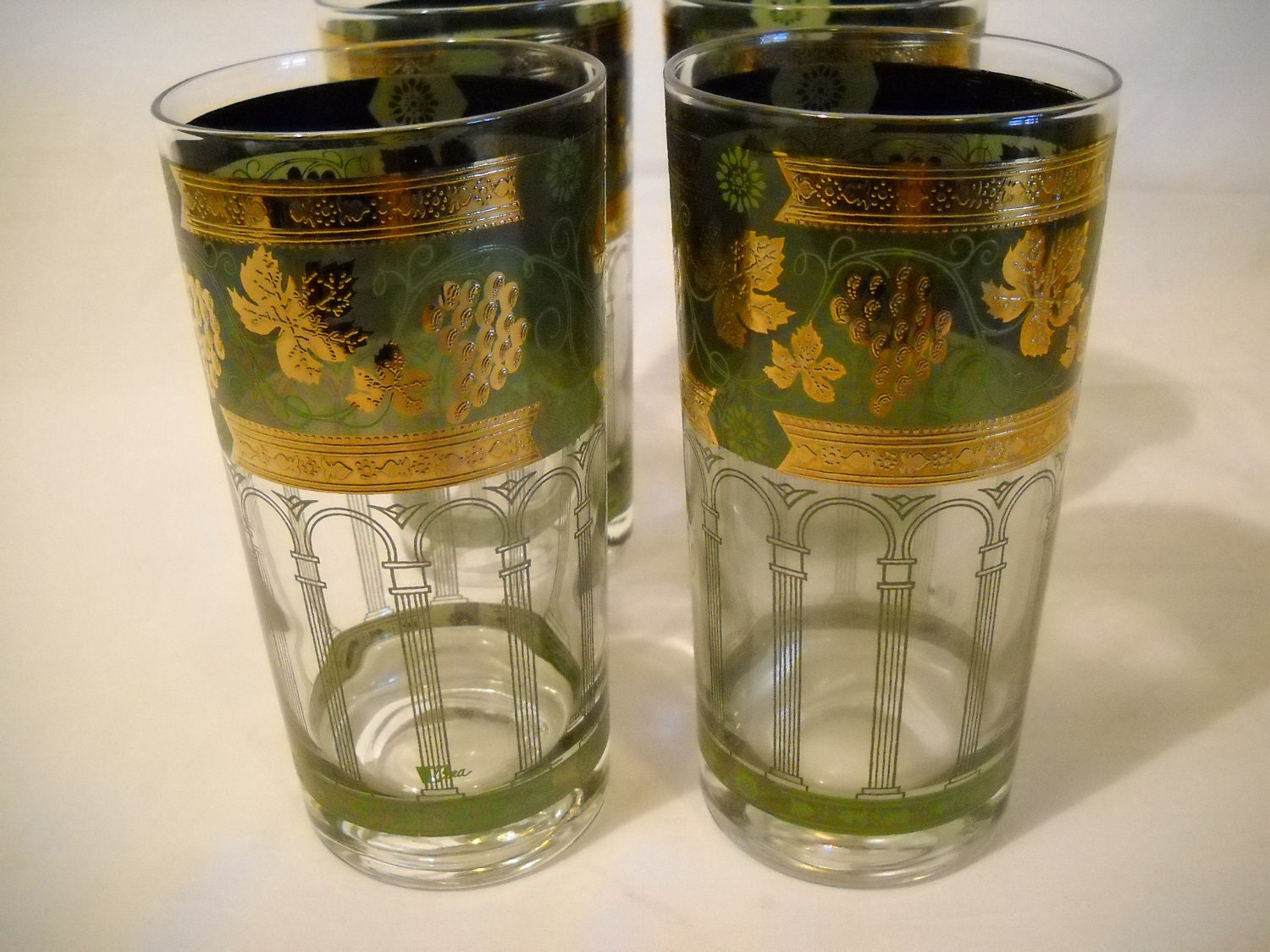 Drinking Glasses With Raised Gold And Green by SeaPillowTreasures