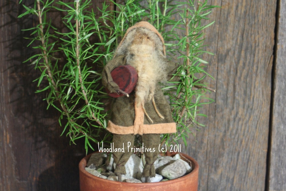Woodland Santa Ornament Pattern
