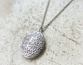 Antique style Oval Locket Necklace with leaves pattern